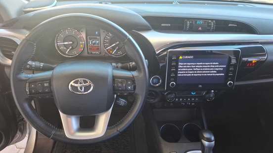 TOYOTA-HILUX-2.8 D-4D TURBO DIESEL CD SRX 4X4 AUTOMÁTICO TOYOTA-HILUX-2023