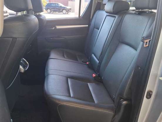 TOYOTA-HILUX-2.8 D-4D TURBO DIESEL CD SRX 4X4 AUTOMÁTICO TOYOTA-HILUX-2023