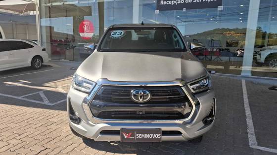 TOYOTA HILUX 2.8 D-4D TURBO DIESEL CD SRX 4X4 AUTOMÁTICO