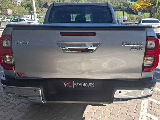 TOYOTA-HILUX-2.8 D-4D TURBO DIESEL CD SRX 4X4 AUTOMÁTICO TOYOTA-HILUX-2023
