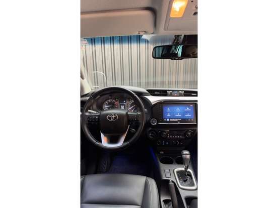 TOYOTA-HILUX-2.8 D-4D TURBO DIESEL CD SRX 4X4 AUTOMÁTICO TOYOTA-HILUX-2025