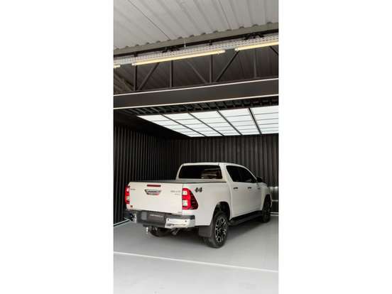 TOYOTA-HILUX-2.8 D-4D TURBO DIESEL CD SRX 4X4 AUTOMÁTICO TOYOTA-HILUX-2025