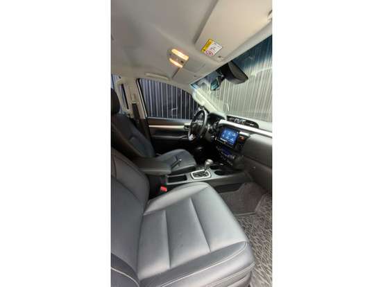 TOYOTA-HILUX-2.8 D-4D TURBO DIESEL CD SRX 4X4 AUTOMÁTICO TOYOTA-HILUX-2025