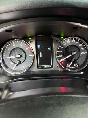 TOYOTA-HILUX-2021