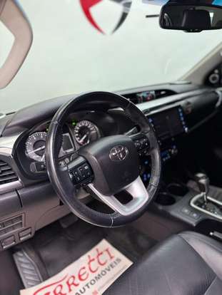 TOYOTA-HILUX-2021