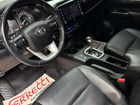 TOYOTA-HILUX-2.8 D-4D TURBO DIESEL CD SRX 4X4 AUTOMÁTICO TOYOTA-HILUX-2021