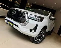 TOYOTA HILUX 2.8 D-4D TURBO DIESEL CD SRX 4X4 AUTOMÁTICO TOYOTA HILUX 2.8 D-4D TURBO DIESEL CD SRX 4X4 AUTOMÁTICO