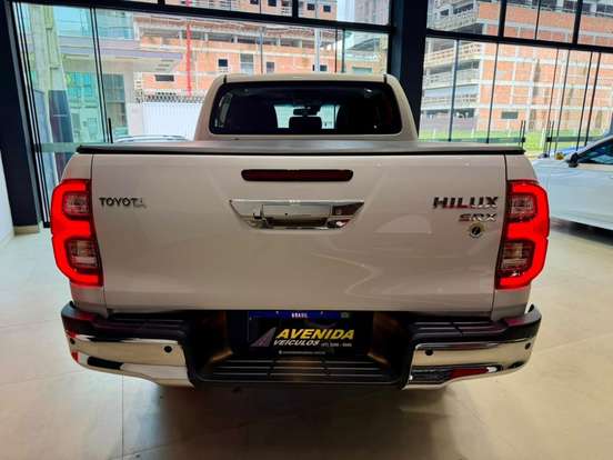 TOYOTA-HILUX-2.8 D-4D TURBO DIESEL CD SRX 4X4 AUTOMÁTICO TOYOTA-HILUX-2024