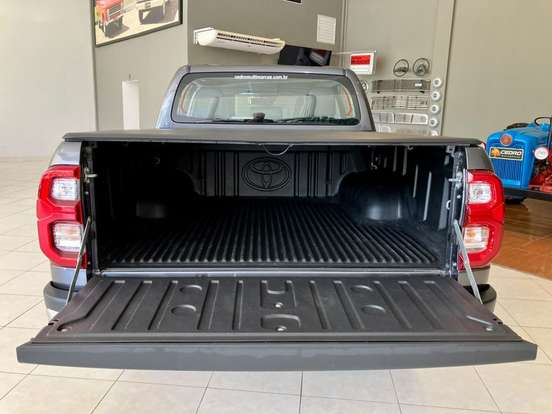 TOYOTA-HILUX-2021
