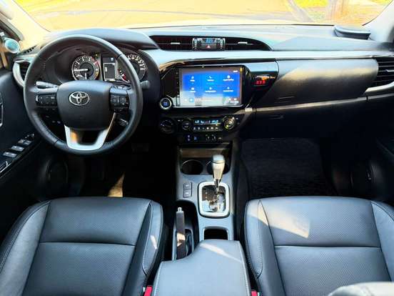 TOYOTA-HILUX-2.8 D-4D TURBO DIESEL CD SRX 4X4 AUTOMÁTICO TOYOTA-HILUX-2025