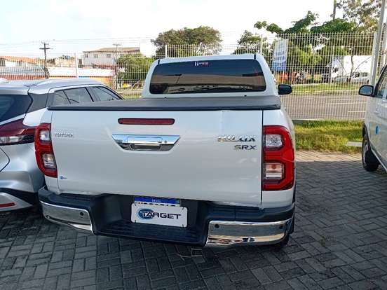 TOYOTA-HILUX-2.8 D-4D TURBO DIESEL CD SRX 4X4 AUTOMÁTICO TOYOTA-HILUX-2025