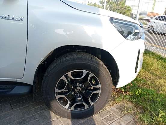 TOYOTA-HILUX-2.8 D-4D TURBO DIESEL CD SRX 4X4 AUTOMÁTICO TOYOTA-HILUX-2025