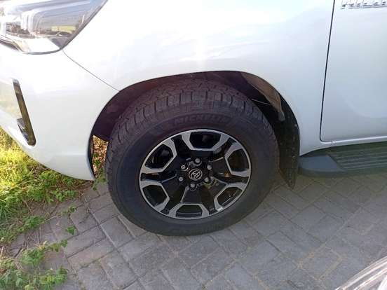 TOYOTA-HILUX-2025