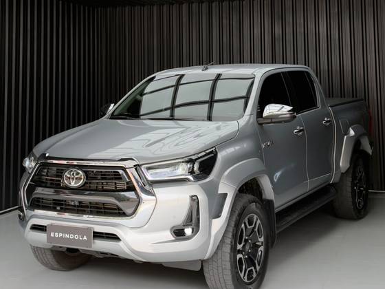 TOYOTA HILUX 2.8 D-4D TURBO DIESEL CD SRX PLUS 4X4 AUTOMÁTICO