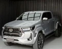 TOYOTA HILUX 2.8 D-4D TURBO DIESEL CD SRX PLUS 4X4 AUTOMÁTICO TOYOTA HILUX 2.8 D-4D TURBO DIESEL CD SRX PLUS 4X4 AUTOMÁTICO