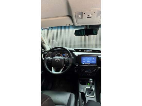 TOYOTA-HILUX-2025