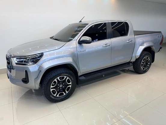 TOYOTA-HILUX-2024