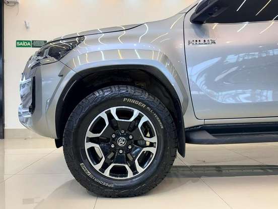 TOYOTA-HILUX-2024
