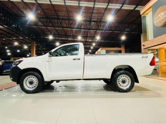 TOYOTA-HILUX-2024