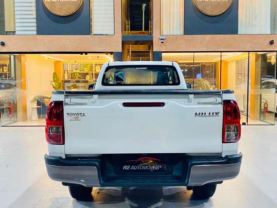 TOYOTA-HILUX-2.8 D-4D TURBO DIESEL CS 4X4 MANUAL TOYOTA-HILUX-2024