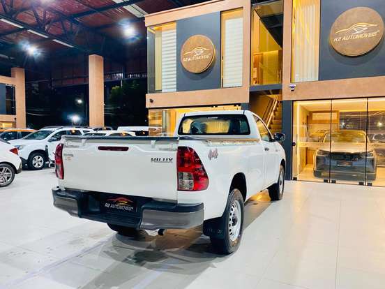 TOYOTA-HILUX-2.8 D-4D TURBO DIESEL CS 4X4 MANUAL TOYOTA-HILUX-2024