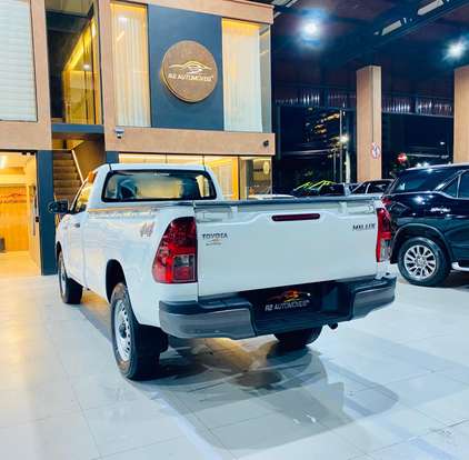 TOYOTA-HILUX-2024