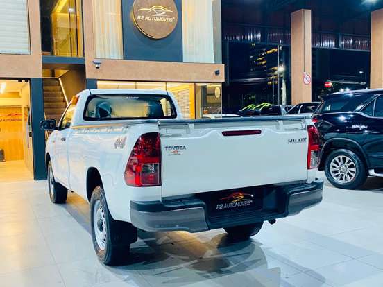 TOYOTA-HILUX-2.8 D-4D TURBO DIESEL CS 4X4 MANUAL TOYOTA-HILUX-2024