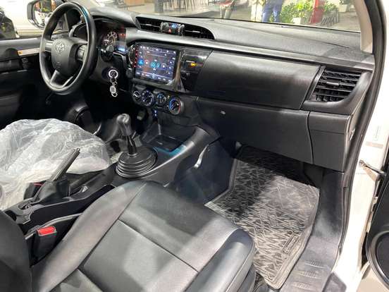 TOYOTA-HILUX-2.8 D-4D TURBO DIESEL CS 4X4 MANUAL TOYOTA-HILUX-2024