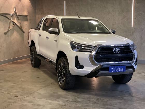 TOYOTA HILUX 2.8 POWER PACK 4X4 CD 16V DIESEL 4P MANUAL