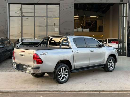 TOYOTA-HILUX-2018