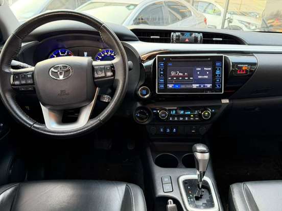 TOYOTA-HILUX-2018