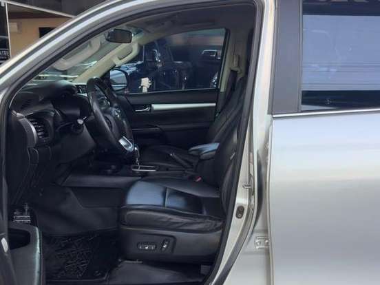 TOYOTA-HILUX-2.8 SRX 4X4 CD 16V DIESEL 4P AUTOMÁTICO TOYOTA-HILUX-2016