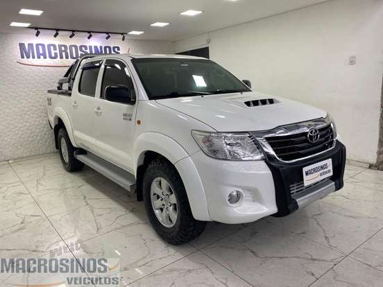TOYOTA-HILUX-2014