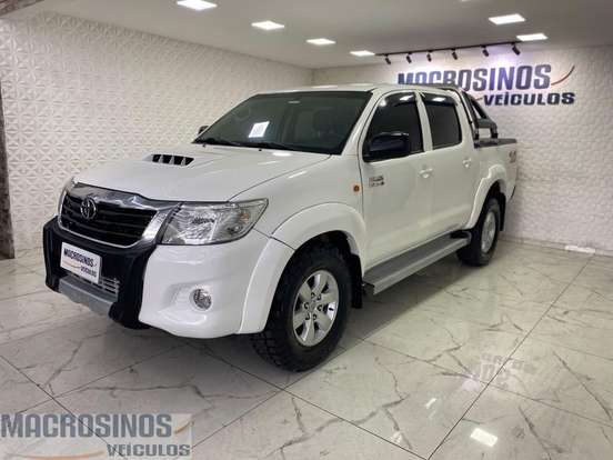 TOYOTA-HILUX-2014