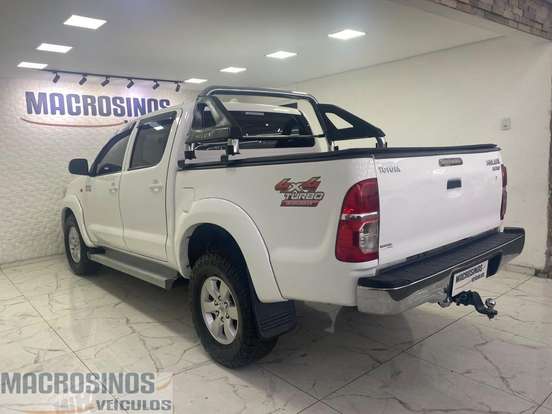 TOYOTA-HILUX-2014