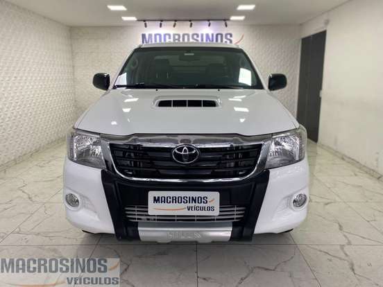 TOYOTA-HILUX-2014