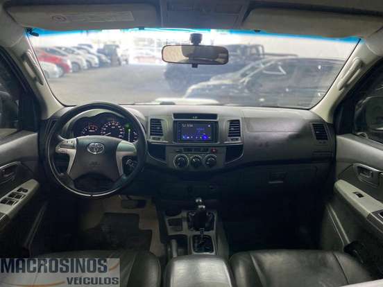 TOYOTA-HILUX-2014
