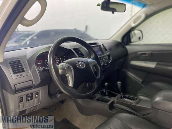 TOYOTA-HILUX-2014
