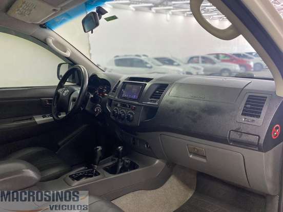 TOYOTA-HILUX-2014