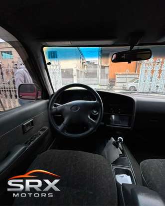 TOYOTA-HILUX-2001