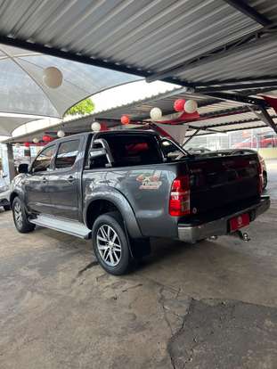 TOYOTA-HILUX-2011