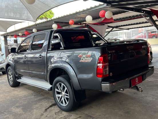 TOYOTA-HILUX-3.0 SRV 4X4 CD 16V TURBO INTERCOOLER DIESEL 4P AUTOMÁTICO TOYOTA-HILUX-2011