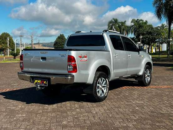 TOYOTA-HILUX-2012