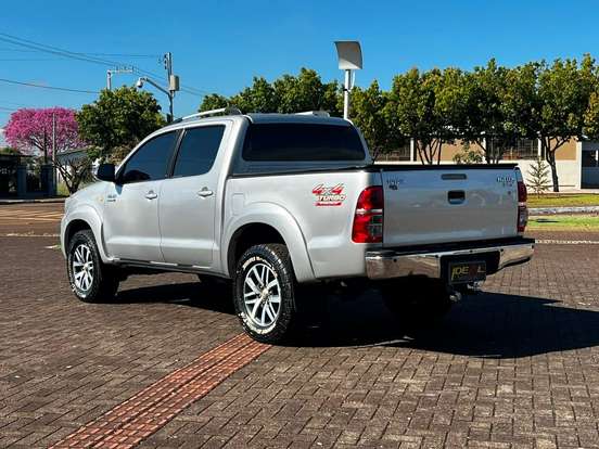 TOYOTA-HILUX-2012