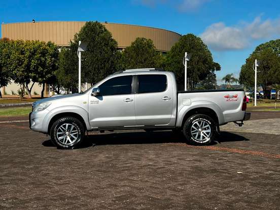 TOYOTA-HILUX-2012