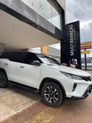 TOYOTA-HILUX SW4-2024