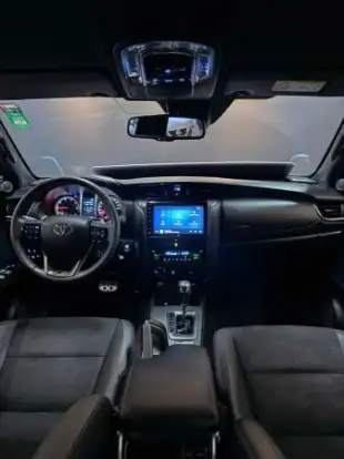 TOYOTA-HILUX SW4-2023