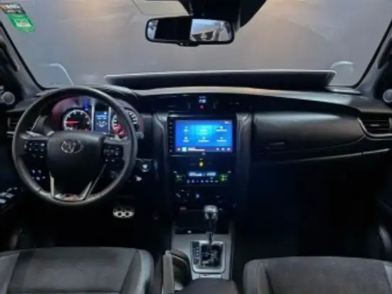 TOYOTA-HILUX SW4-2.8 D-4D TURBO DIESEL GR-S 7L 4X4 AUTOMÁTICO TOYOTA-HILUX SW4-2023