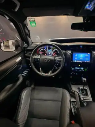 TOYOTA-HILUX SW4-2023