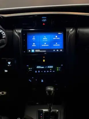TOYOTA-HILUX SW4-2023